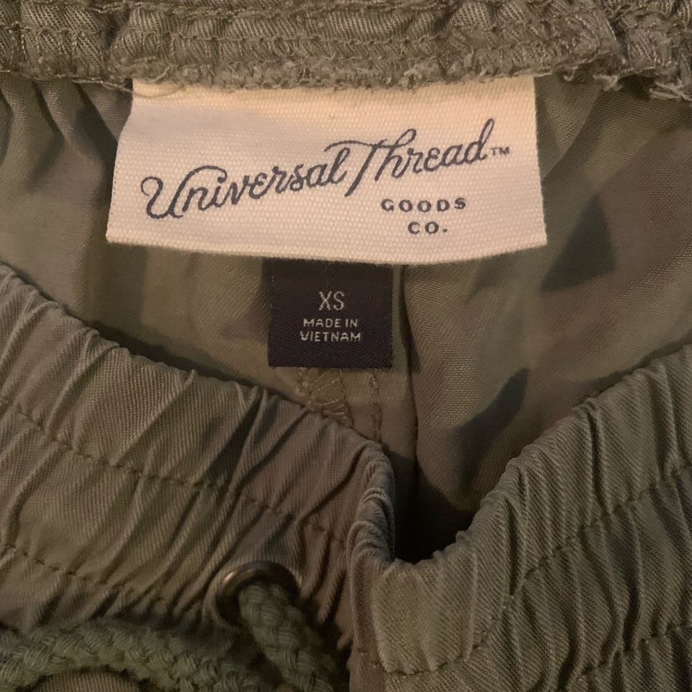 Universal Thread shorts - Picture 3 of 3